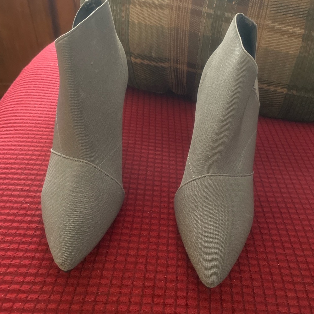 Elegant Gray Women's Ankle Boots